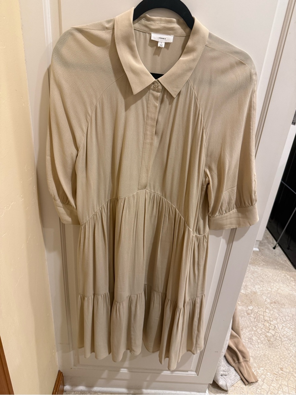 A Loves A Beige Tiered Babydoll Mini Dress Women Small Short
Puff Sleeve Viscos
